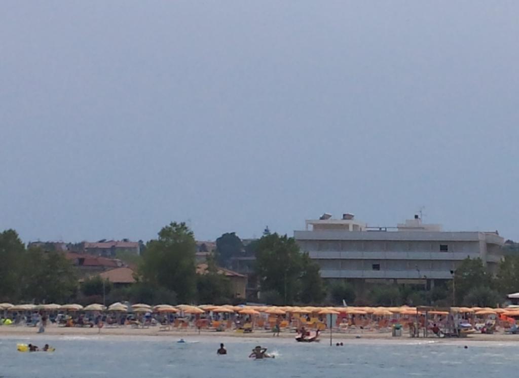Hotel Miramare Giulianova Buitenkant foto